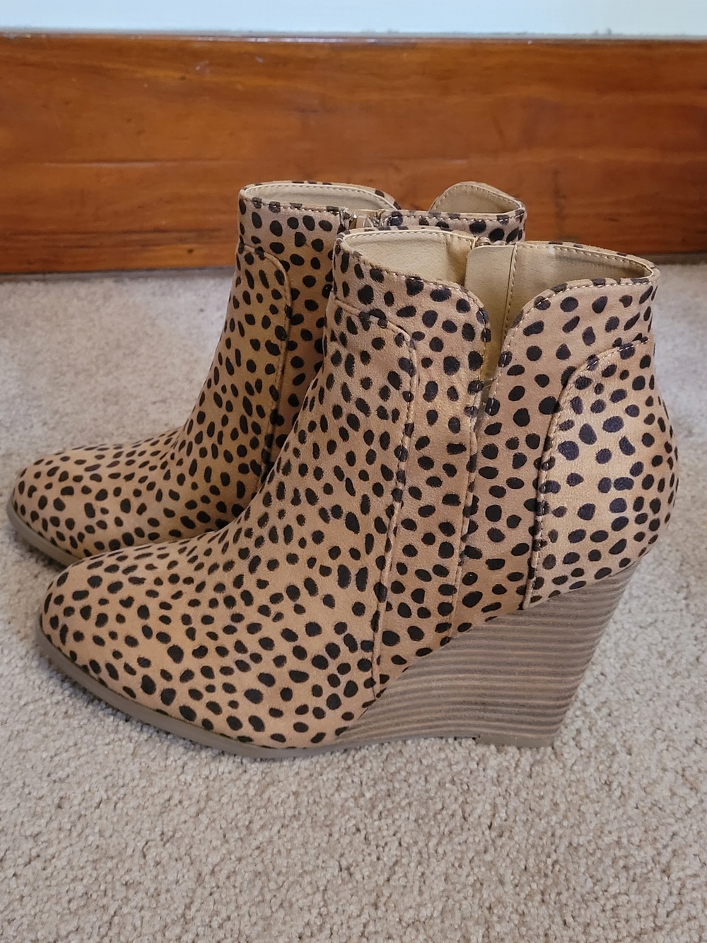 CCOCCI Sydney Womens Size 10 Tan Wedge Ankle Booties w/ Black Cheetah Spots NEW